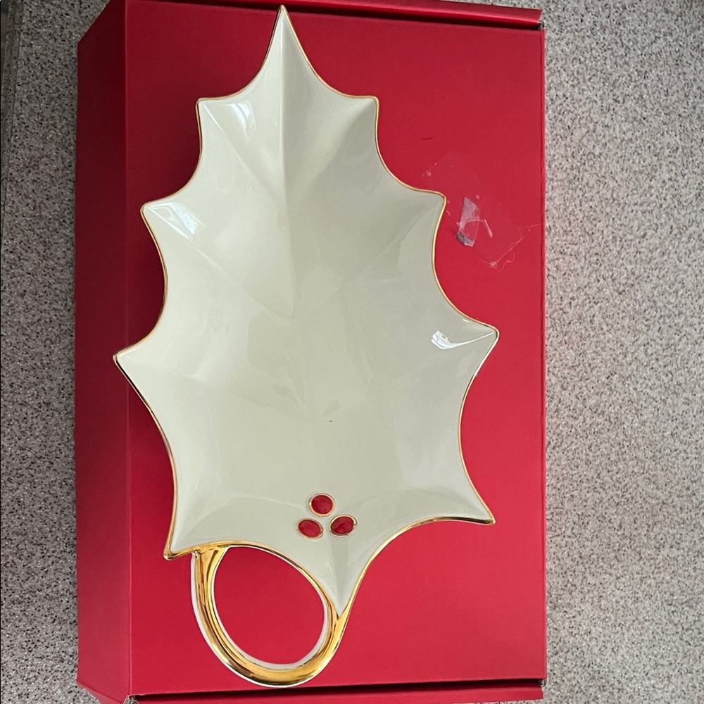 Lenox Elegant Cream and Gold Leaf-Shaped Holiday Dish